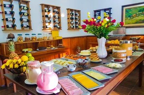 Free daily full breakfast - Hotel Villar (Itatiaia)