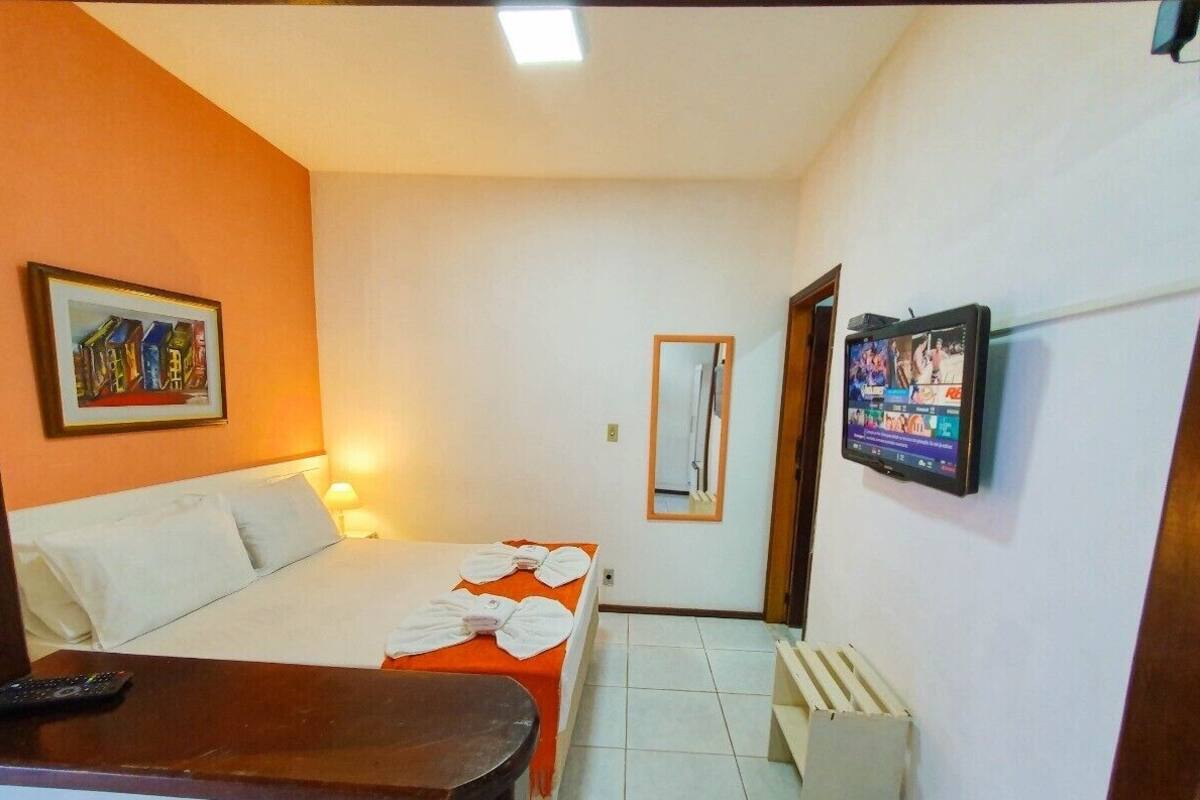 Espacio para trabajar con laptop, wifi gratis y ropa de cama 