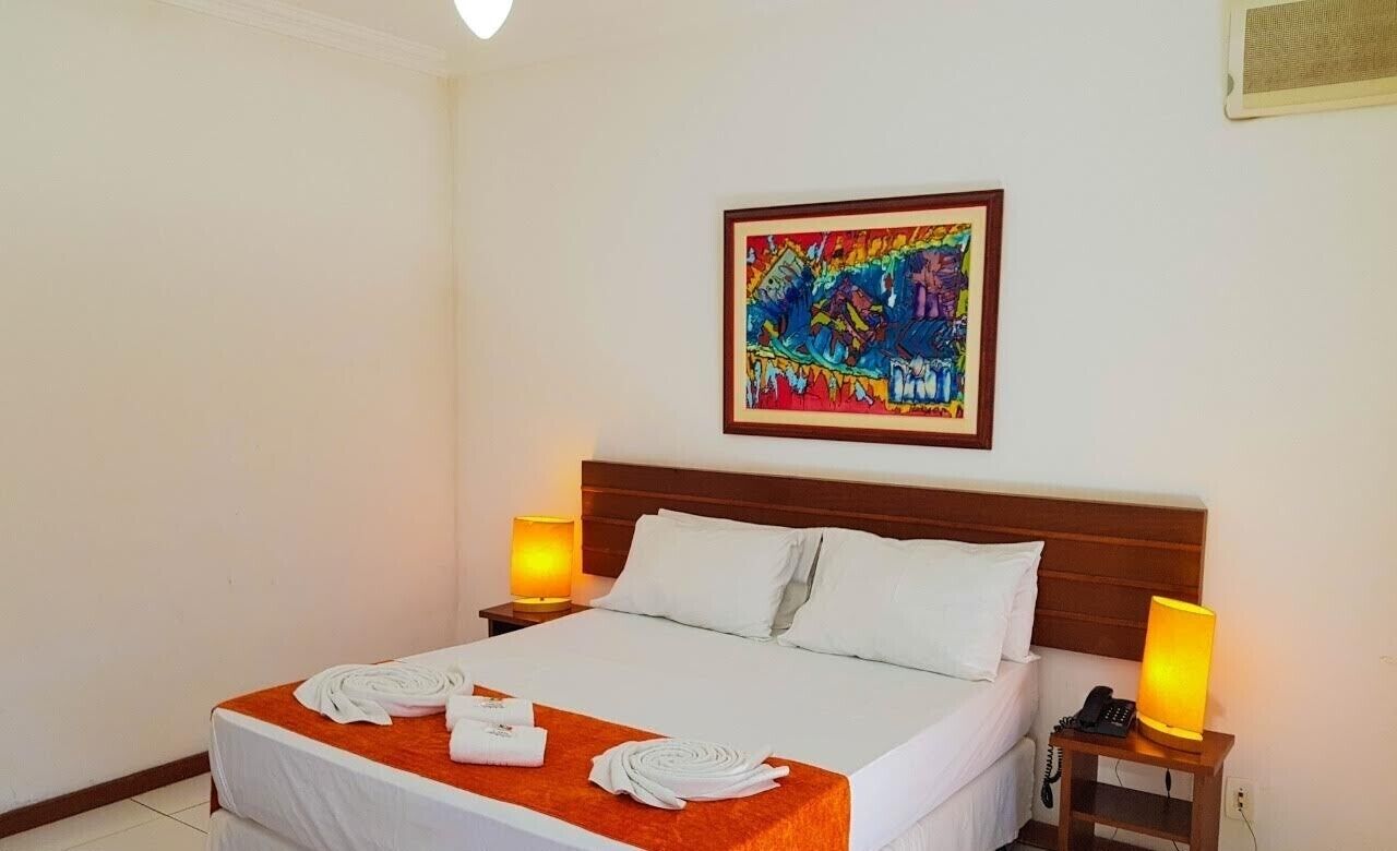 deluxe twin room | laptop workspace, free wifi, bed sheets