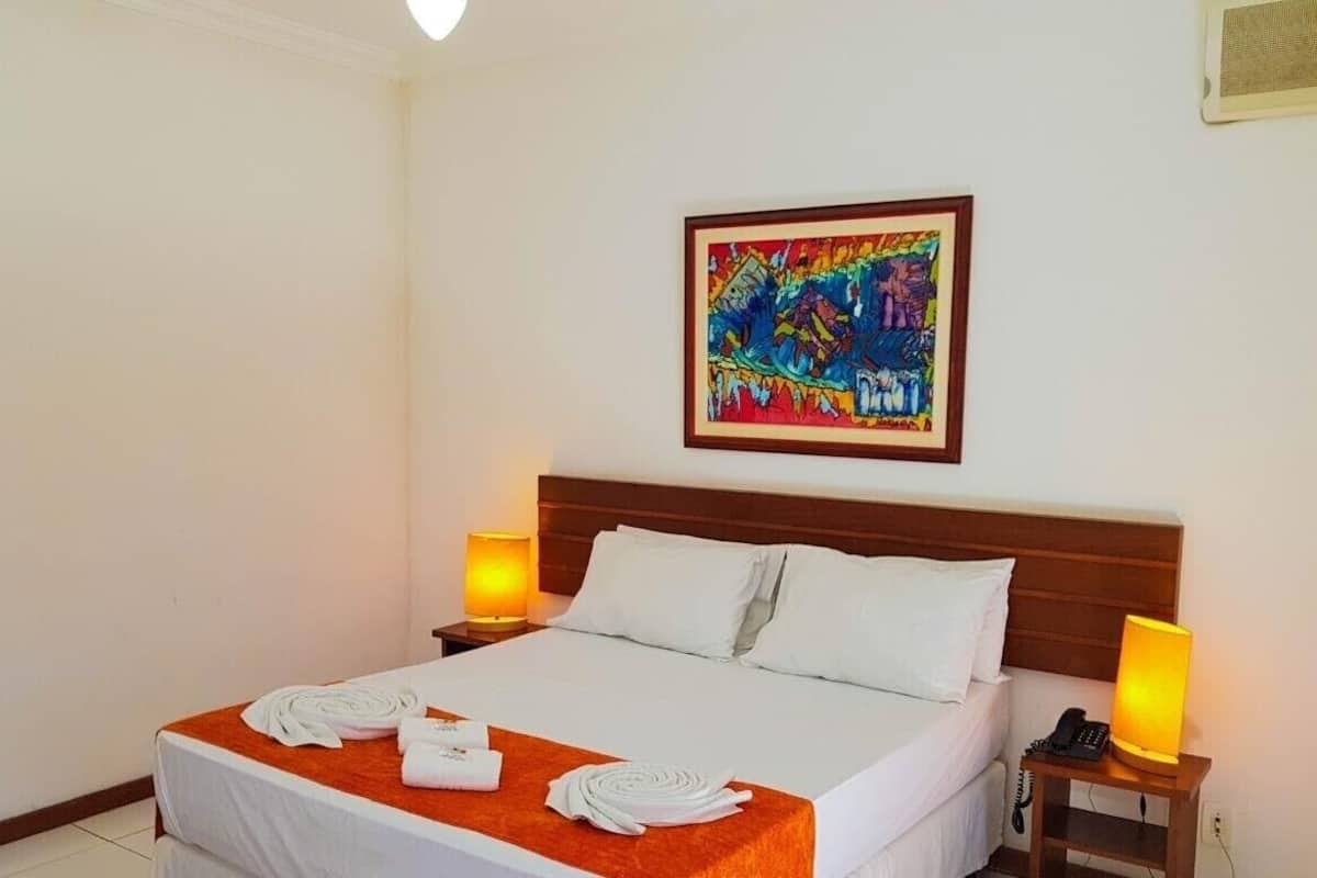deluxe twin room | laptop workspace, free wifi, bed sheets