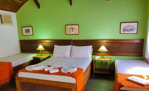 Laptop workspace, free WiFi, bed sheets - Hotel Villar  (Itatiaia)