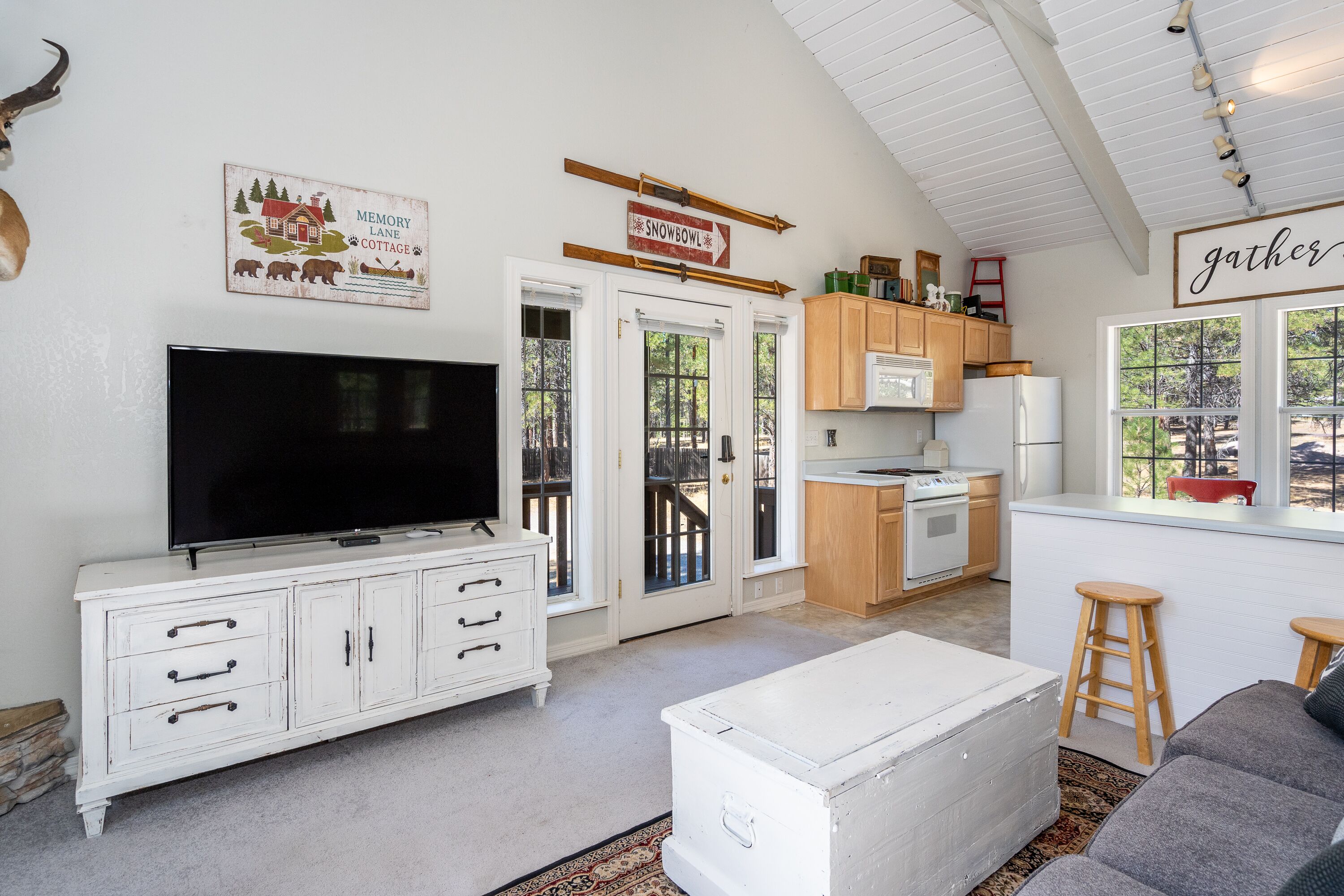 Magdalena Cottage on 1/2 acre