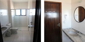 Shower, towels - Royal Inn Hotel (Cornelio Procopio)