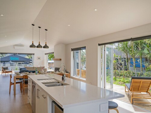 Hot Water Bach - Hot Water Beach Holiday Home