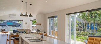 Hot Water Bach - Hot Water Beach Holiday Home