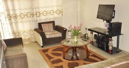 Apartamento de tres habitaciones con dos baños.