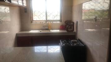 Keittoastiat/astiat/ruokailuvälineet