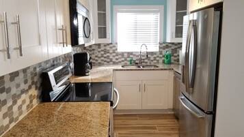 Refrigerador, microondas, parrilla de estufa y lavavajillas