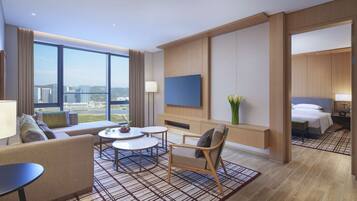 Minibar, Zimmersafe, individuell dekoriert, individuell eingerichtet