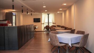 Free daily buffet breakfast