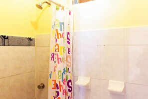 Bruser, hårtørrer, håndklæder, Toiletpapir