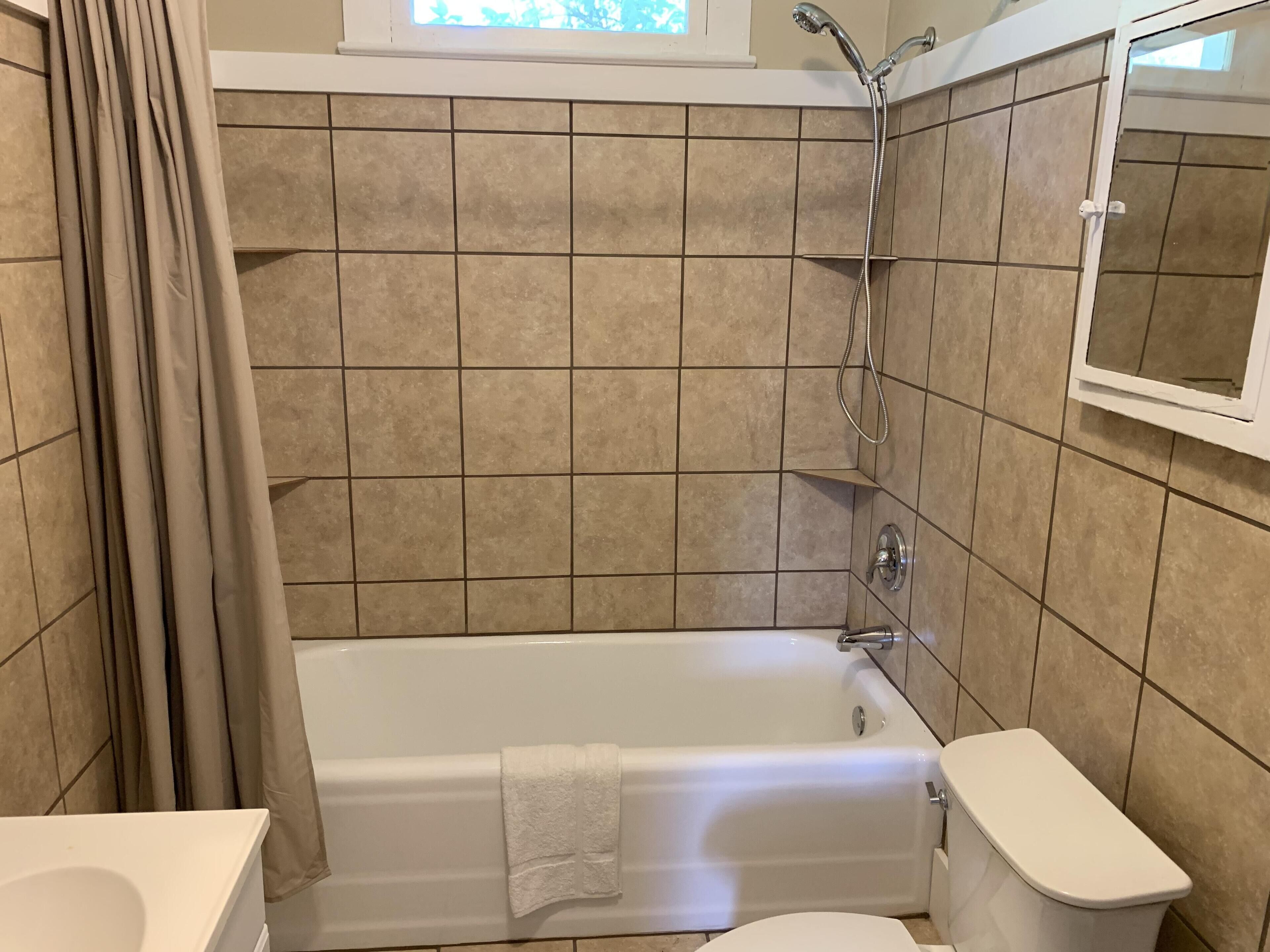 144 1/2 Check Our Apartment Canton restaurants, brewery 20 min Asheville, WiFi