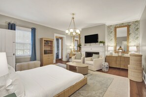 Unclassified image, 4 of 111, button