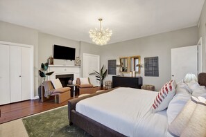 6 bedrooms, iron/ironing board, free WiFi, bed sheets