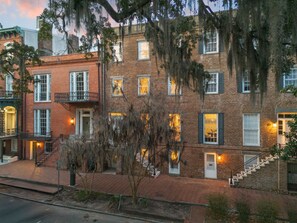 Luokittelematon kuva, 4 kautta 111, painike