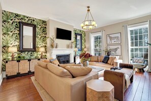 Unclassified image, 2 of 111, button