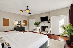 Unclassified image, 3 of 111, button