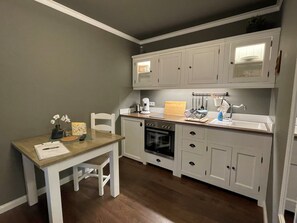 Fridge, oven, stovetop, coffee/tea maker - Single apartment Pure at Köln Messe Bonn Phantasialand Christmas market (Bornheim)