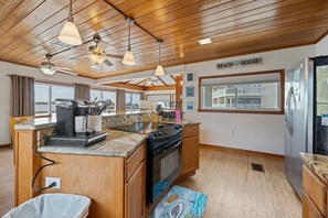 Fridge, microwave, oven, stovetop - Waterfront stilt cottage on the open Gulf of Mexico will make you feel like you`re on a houseboat! (Cedar Key)