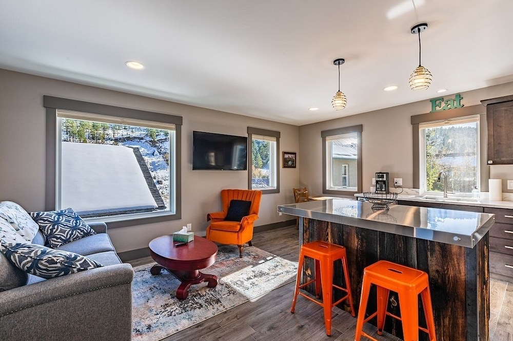 The Nest on Main - Walking distance to downtown Helena!