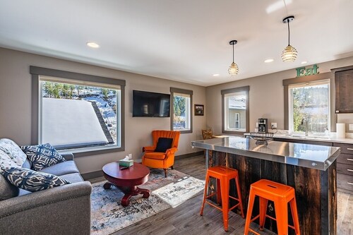 The Nest on Main - Walking distance to downtown Helena!