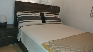 1 dormitorio, tabla de planchar con plancha, wifi gratis y ropa de cama