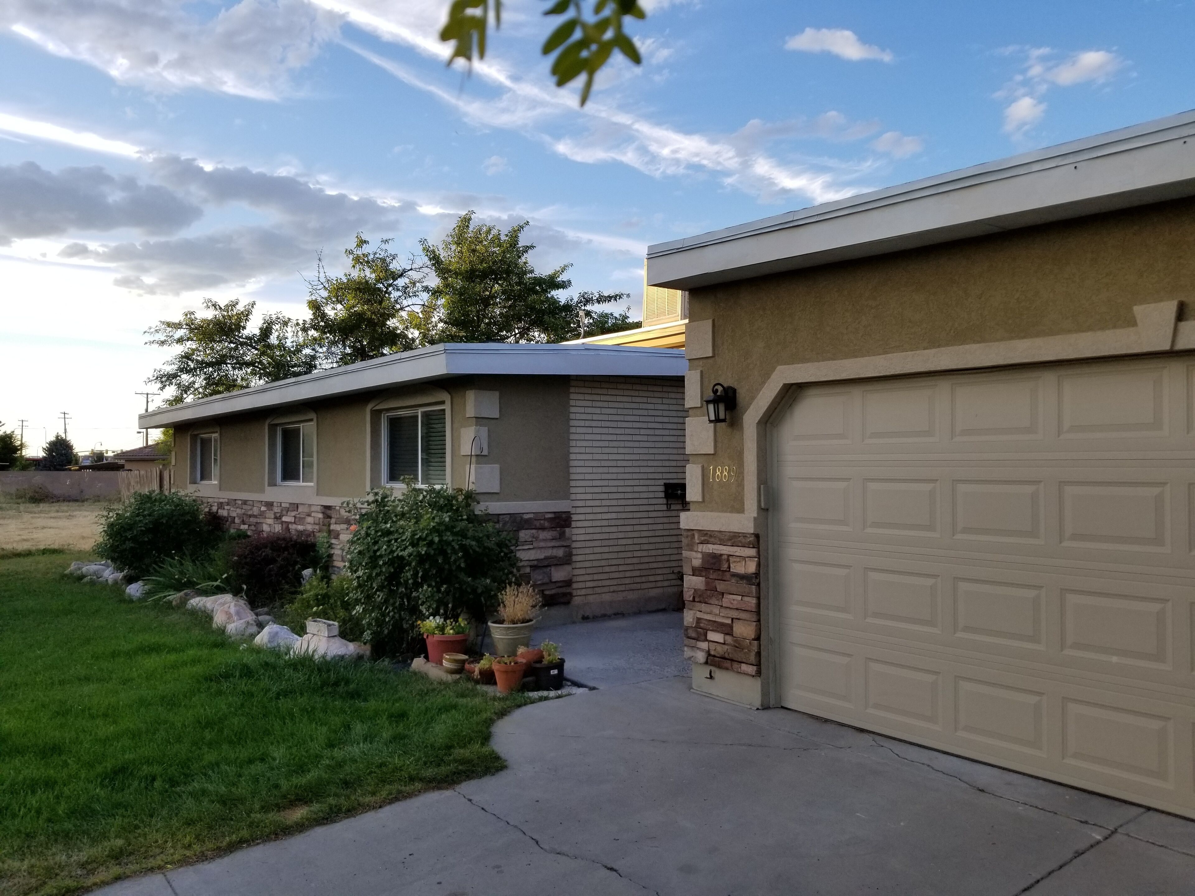 Home in the Heart of Orem/Provo-5 Bedrooms 2 Bath (Edit listing) Orem