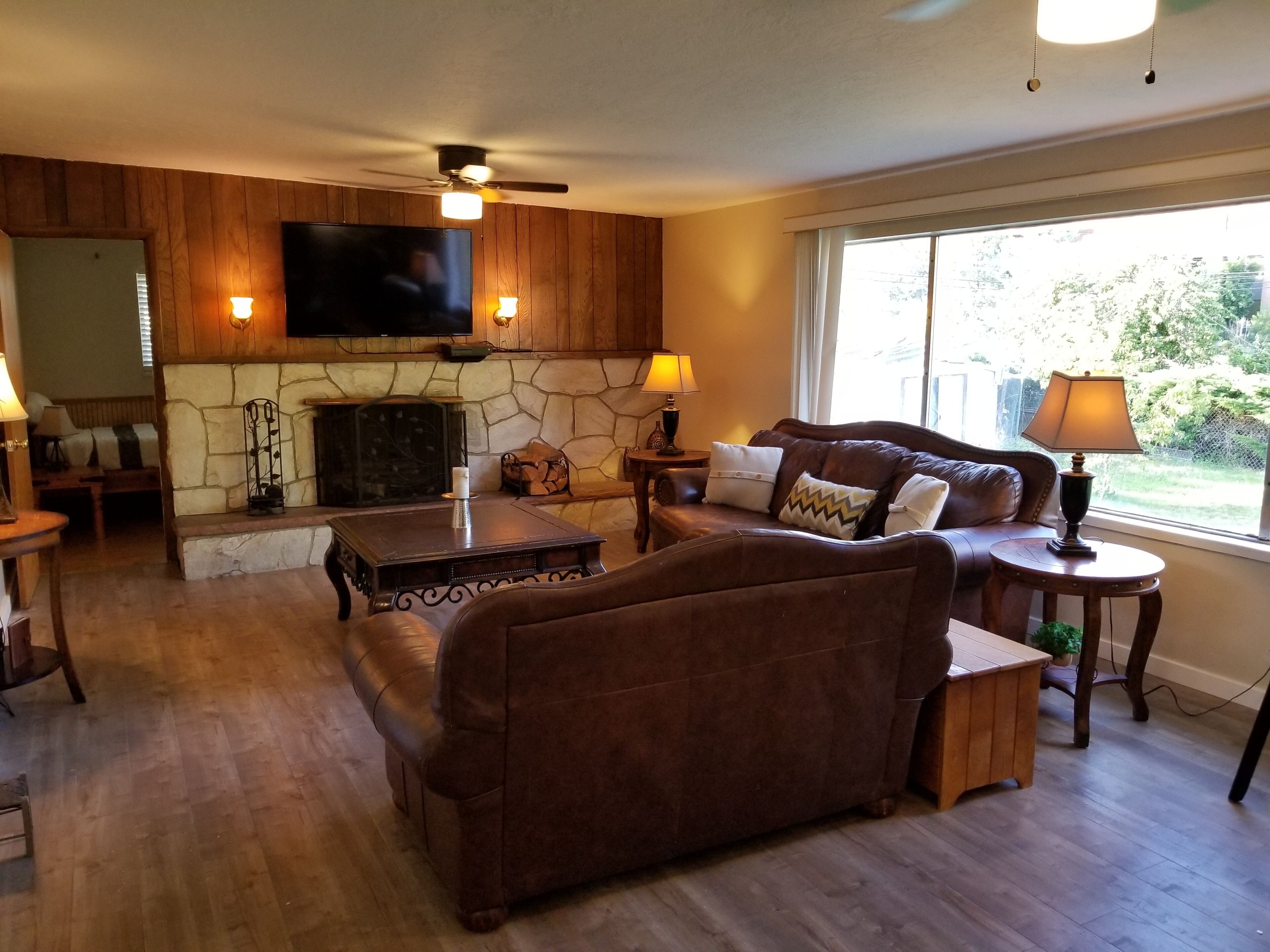 Home in the Heart of Orem/Provo-5 Bedrooms 2 Bath (Edit listing) Orem