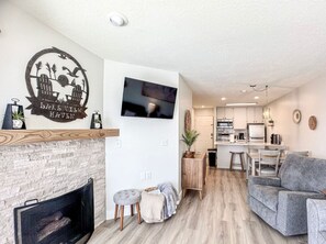 Smart TV, fireplace, DVD player