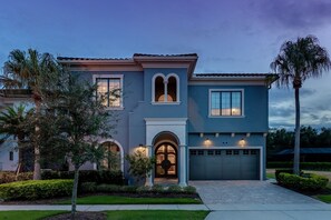 Exterior - Built For Vacation | South-Facing, Large Screen Pool, Splash Pad, Game,Movie Room (Four Corners)