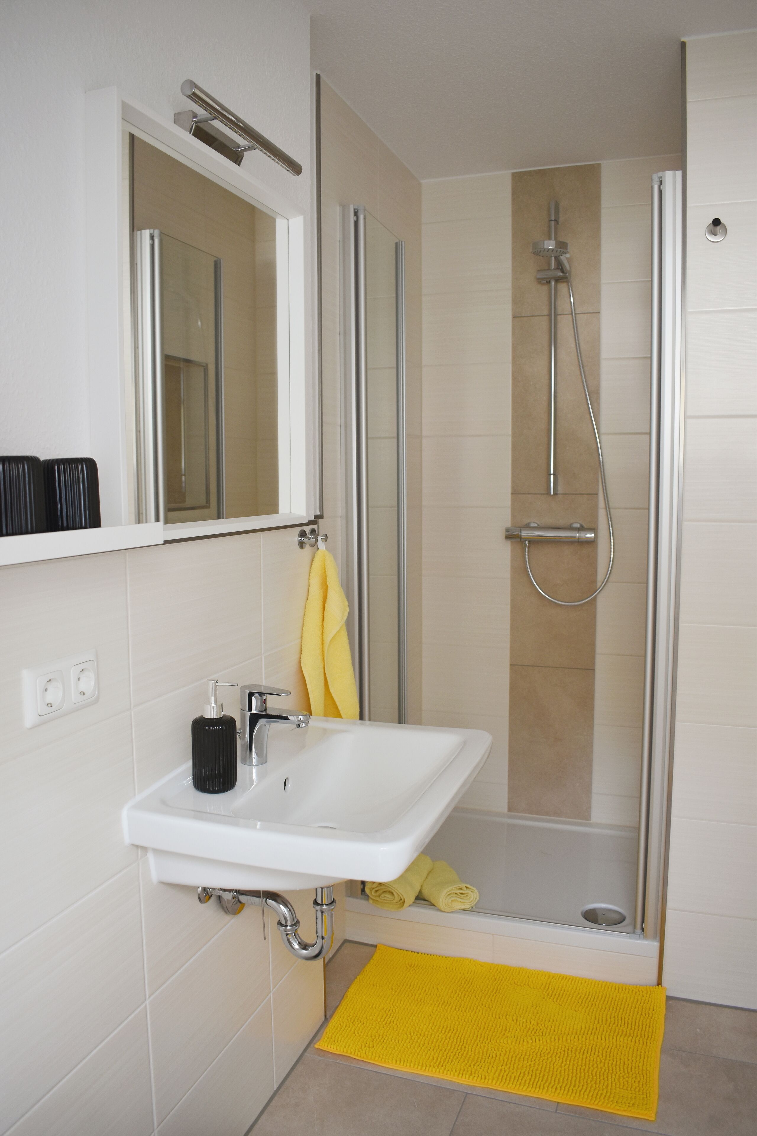 Apartment 4 / guest house Mondschein