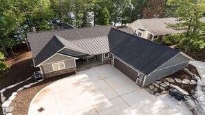 A house with a large driveway, a covered patio, and a stone retaining wall. - Stay awhile and RELAX at Lake Keowee, Clemson and the mountains!
The 5 Seasons (West Union)