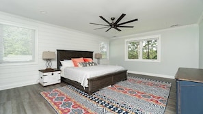 5 bedrooms, desk, iron/ironing board, travel cot