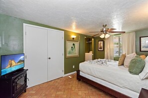 4 makuuhuonetta, silitysrauta/-lauta, vauvan matkasänky, Wi-Fi