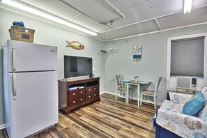 Smart TV - Sunnyside Inlet Cottage (Murrells Inlet)