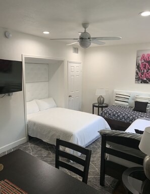 熨斗/熨衣板、旅行婴儿床、WiFi、床单