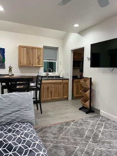 Beautiful 445 sq ft Studio  1 murphy bed 2 single  bed some . Ask for extras ?