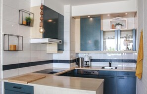 Frigorifero, piano cottura, lavastoviglie, macchina per tè/caffè