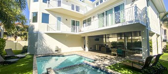 Coconut Cove! Big Group Stay with Pool, Spa & Game Zone