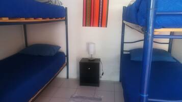 Fer et planche Ă repasser, draps fournis