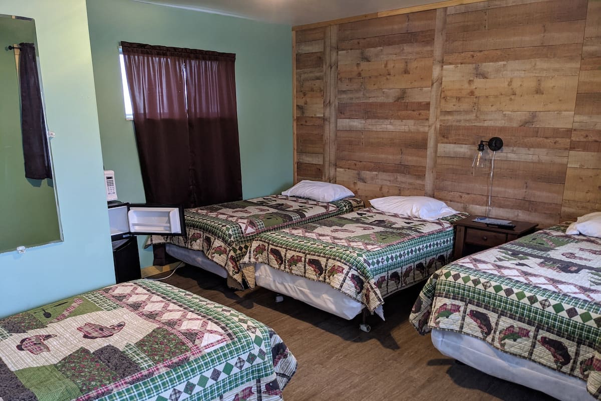 Standard Quadruple Room | WiFi (free), bed sheets