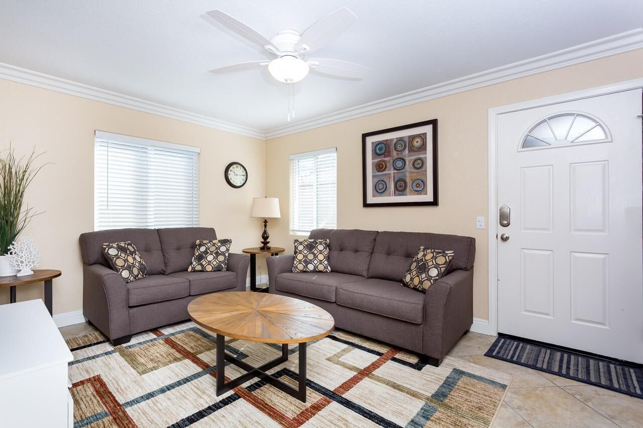 Ocean Front Patio/BBQ, Seconds to Beach/Ocean