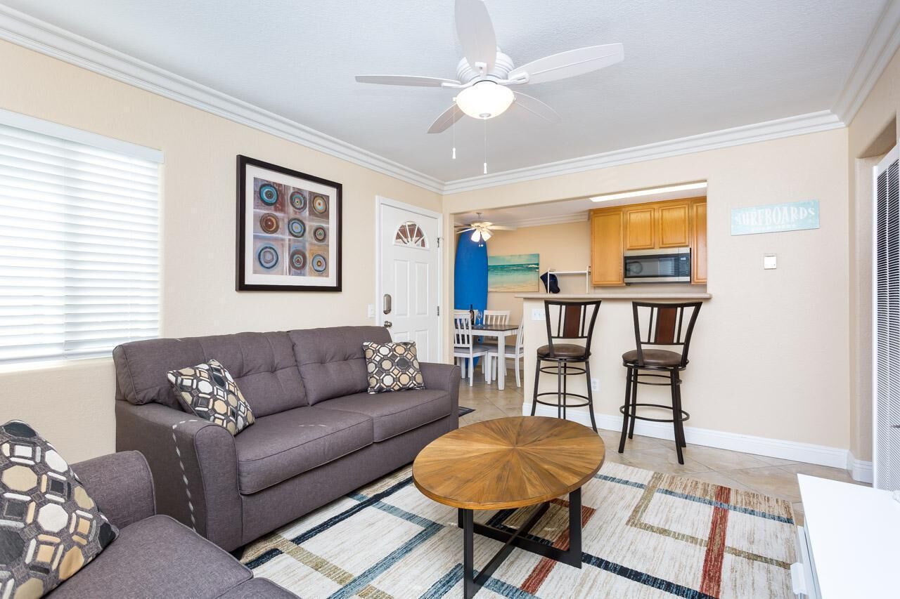 Ocean Front Patio/BBQ, Seconds to Beach/Ocean