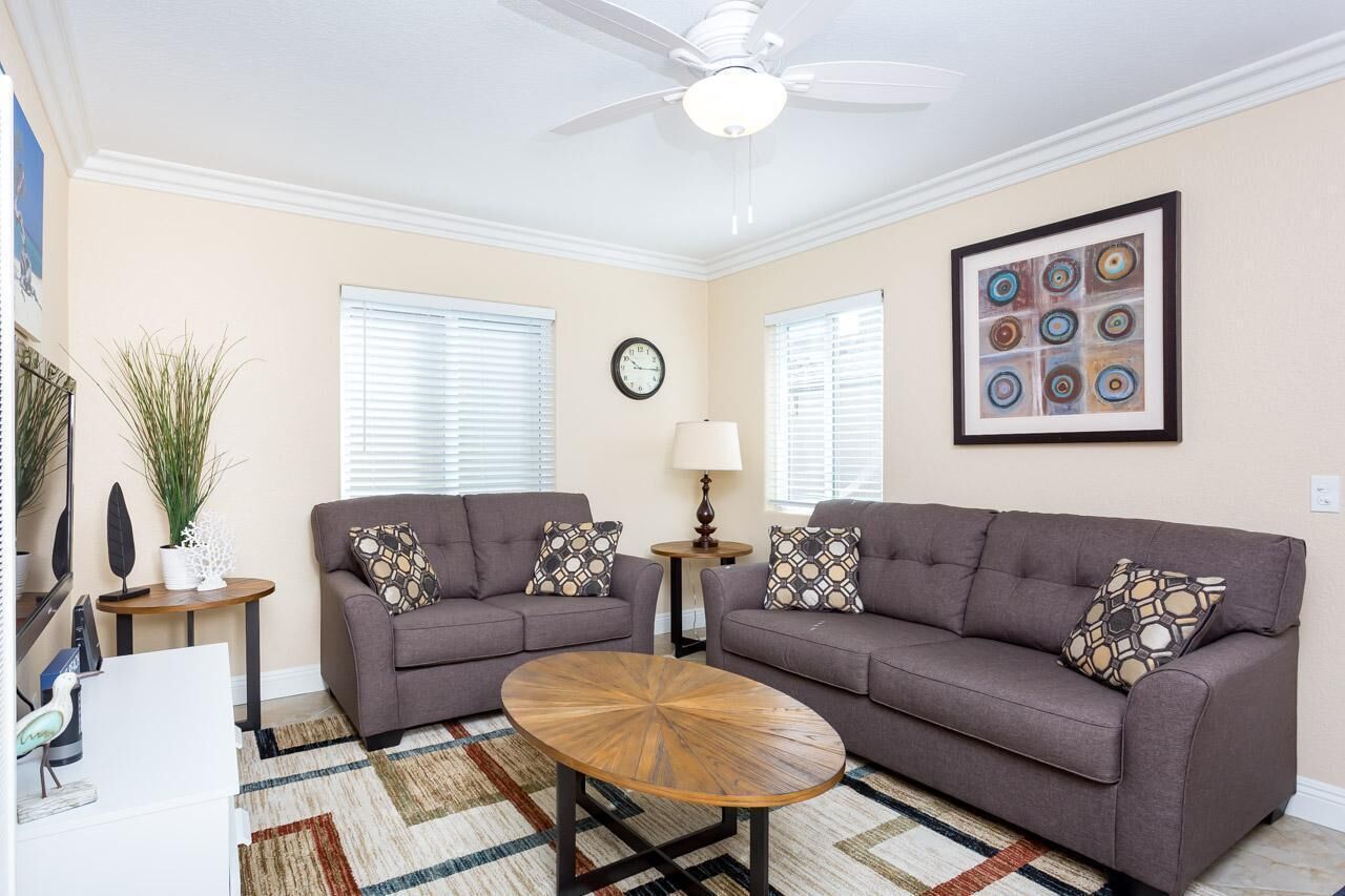 Ocean Front Patio/BBQ, Seconds to Beach/Ocean