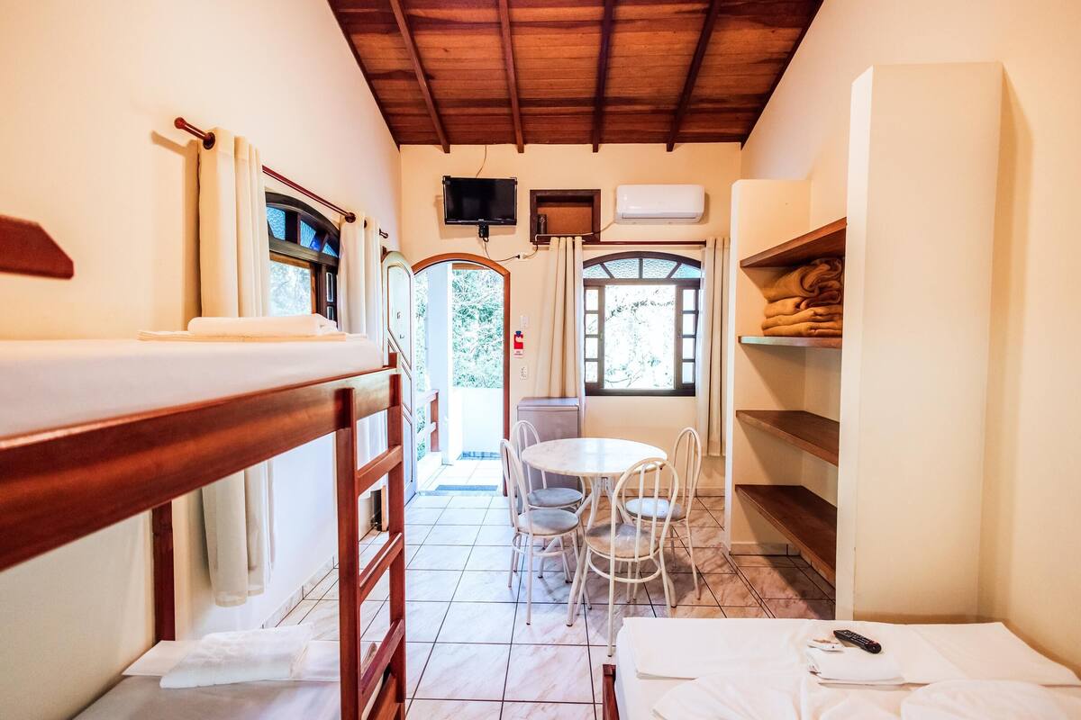 Minibar, wifi gratis, ropa de cama