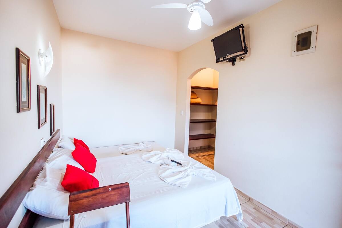 Minibar, wifi gratis, ropa de cama