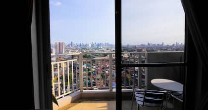 2 Beds Penthouse End Unit, Great Panoramic City View w/FREE Parking