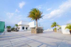 المنطقة المحيطة بالمنشأة