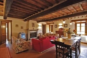 ทีวีจอแบน, เครื่องเล  ่นดีวีดี, ของเล่น, ภาพยนตร์แบบจ่ายต่อเรื่อง