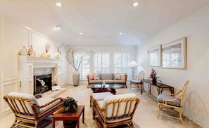 TV, libri, impianto stereo